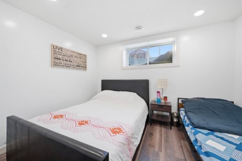 639 Copperpond Circle Se, Calgary, AB - Indoor Photo Showing Bedroom