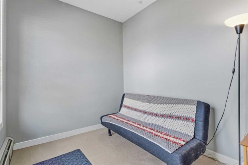 320-201 Sunset Drive, Cochrane, AB - Indoor Photo Showing Bedroom