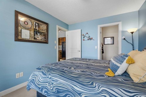 320-201 Sunset Drive, Cochrane, AB - Indoor Photo Showing Bedroom