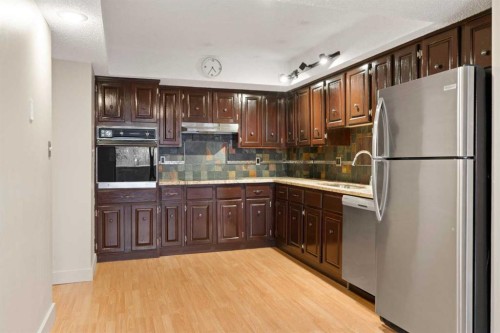 105-345 4 Avenue Ne, Calgary, AB - Indoor Photo Showing Kitchen