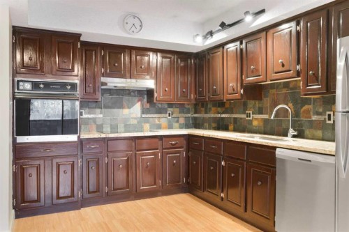 105-345 4 Avenue Ne, Calgary, AB - Indoor Photo Showing Kitchen