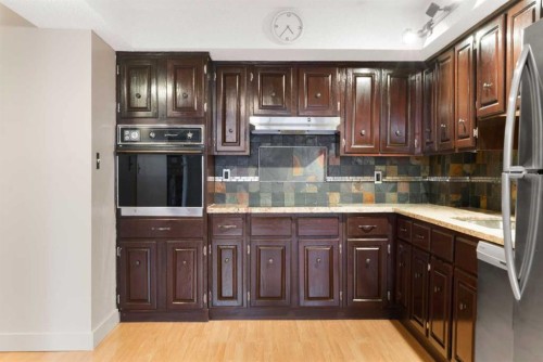 105-345 4 Avenue Ne, Calgary, AB - Indoor Photo Showing Kitchen