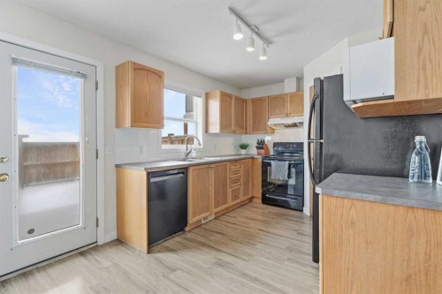 1301 Eagleview Place Nw, High River, AB - Indoor Photo Showing Kitchen