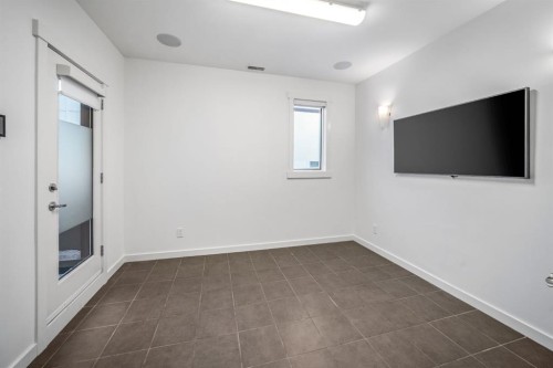 156 9 Street Ne, Calgary, AB - Indoor Photo Showing Other Room