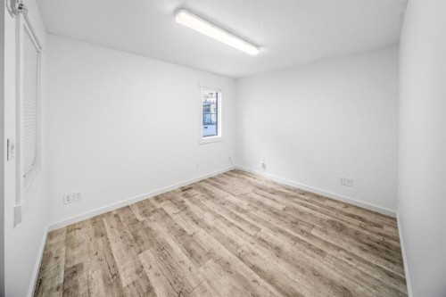 156 9 Street Ne, Calgary, AB - Indoor Photo Showing Other Room