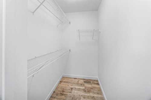 156 9 Street Ne, Calgary, AB - Indoor With Storage