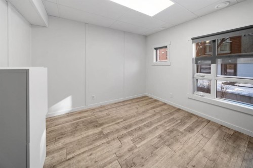 156 9 Street Ne, Calgary, AB - Indoor Photo Showing Other Room