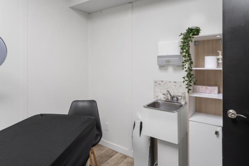 156 9 Street Ne, Calgary, AB - Indoor