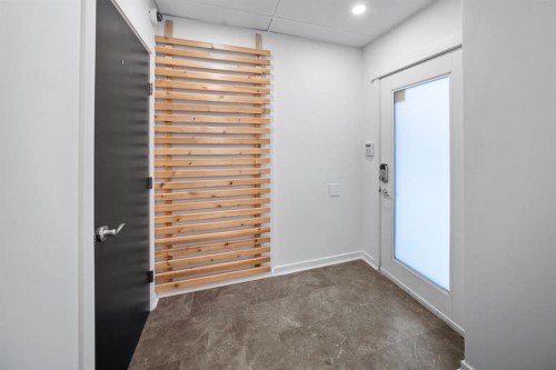 156 9 Street Ne, Calgary, AB - Indoor Photo Showing Other Room