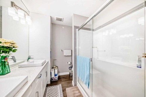 405-10 Walgrove Se, Calgary, AB - Indoor Photo Showing Bathroom