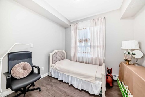 405-10 Walgrove Se, Calgary, AB - Indoor Photo Showing Bedroom
