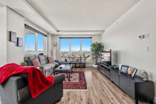 619-8710 Horton Road Sw, Calgary, AB - Indoor Photo Showing Living Room