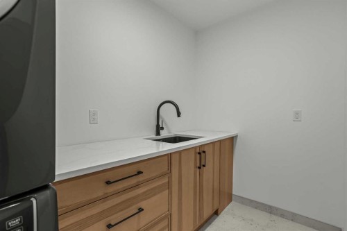 723 3Rd Street, Canmore, AB - Indoor Photo Showing Kitchen