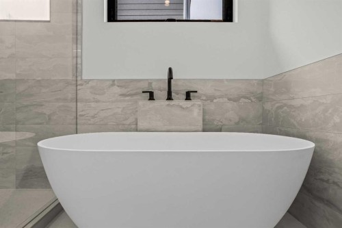 723 3Rd Street, Canmore, AB - Indoor Photo Showing Bathroom