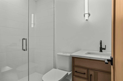 723 3Rd Street, Canmore, AB - Indoor Photo Showing Bathroom