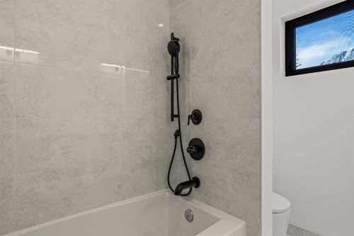 723 3Rd Street, Canmore, AB - Indoor Photo Showing Bathroom