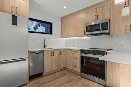 723 3Rd Street, Canmore, AB - Indoor Photo Showing Kitchen