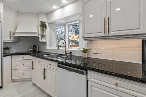 162 Woodbend Way, Okotoks, AB - Indoor Photo Showing Kitchen With Upgraded Kitchen