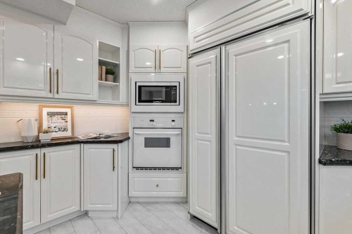 162 Woodbend Way, Okotoks, AB - Indoor Photo Showing Kitchen