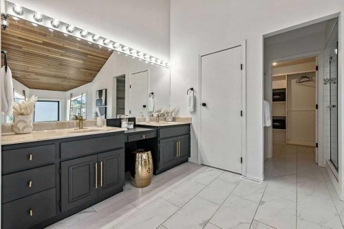 162 Woodbend Way, Okotoks, AB - Indoor Photo Showing Bathroom