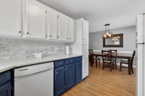 139 Hodson Crescent, Okotoks, AB - Indoor Photo Showing Kitchen