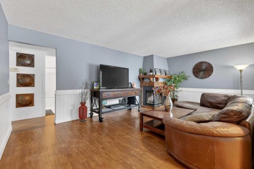 139 Hodson Crescent, Okotoks, AB - Indoor Photo Showing Living Room