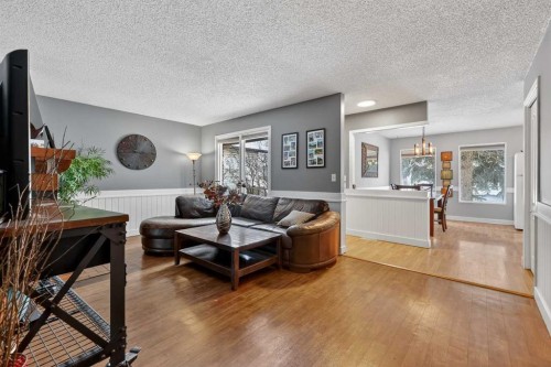 139 Hodson Crescent, Okotoks, AB - Indoor Photo Showing Living Room