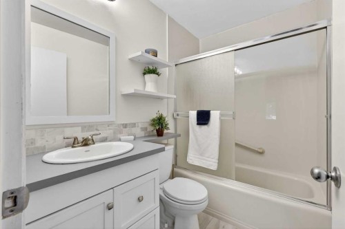 139 Hodson Crescent, Okotoks, AB - Indoor Photo Showing Bathroom