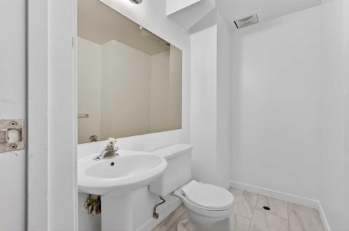139 Hodson Crescent, Okotoks, AB - Indoor Photo Showing Bathroom