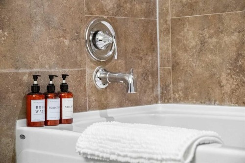 802-211 13 Avenue Se, Calgary, AB - Indoor Photo Showing Bathroom
