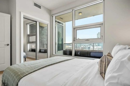 802-211 13 Avenue Se, Calgary, AB - Indoor Photo Showing Bedroom