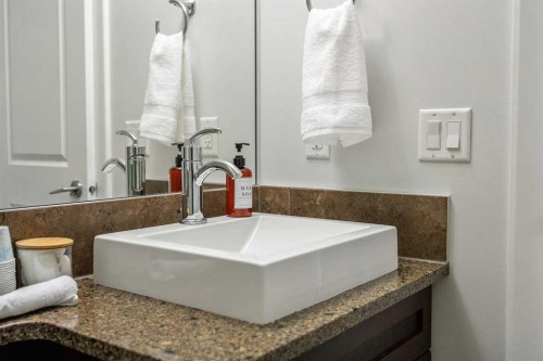 802-211 13 Avenue Se, Calgary, AB - Indoor Photo Showing Bathroom