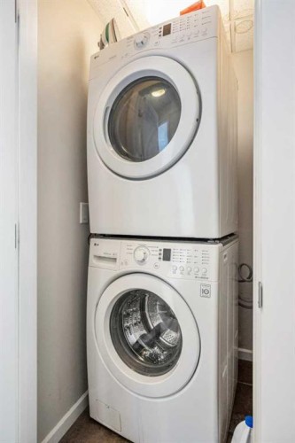 802-211 13 Avenue Se, Calgary, AB - Indoor Photo Showing Laundry Room