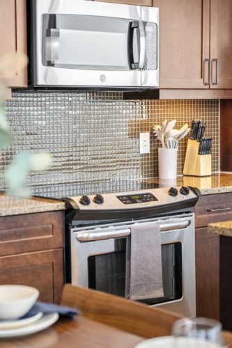 802-211 13 Avenue Se, Calgary, AB - Indoor Photo Showing Kitchen