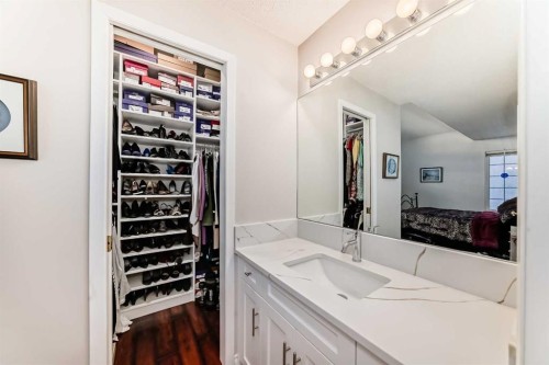 1906 Patterson View Sw, Calgary, AB - Indoor Photo Showing Bathroom