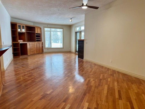 1108-24 Hemlock Crescent Sw, Calgary, AB - Indoor Photo Showing Other Room