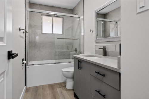 255 Rundleridge Drive Ne, Calgary, AB - Indoor Photo Showing Bathroom