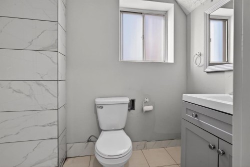 255 Rundleridge Drive Ne, Calgary, AB - Indoor Photo Showing Bathroom