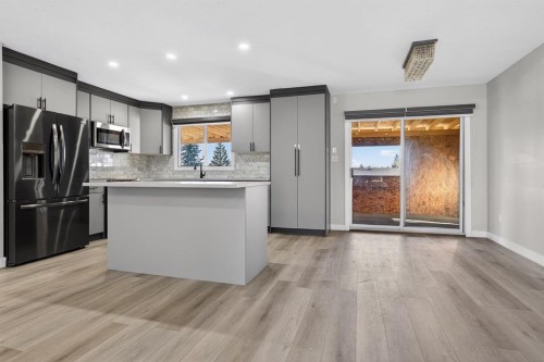 255 Rundleridge Drive Ne, Calgary, AB - Indoor Photo Showing Kitchen With Upgraded Kitchen