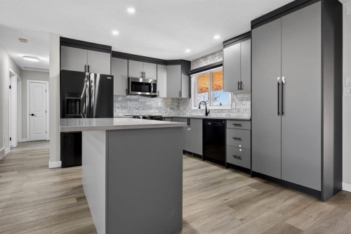 255 Rundleridge Drive Ne, Calgary, AB - Indoor Photo Showing Kitchen With Upgraded Kitchen