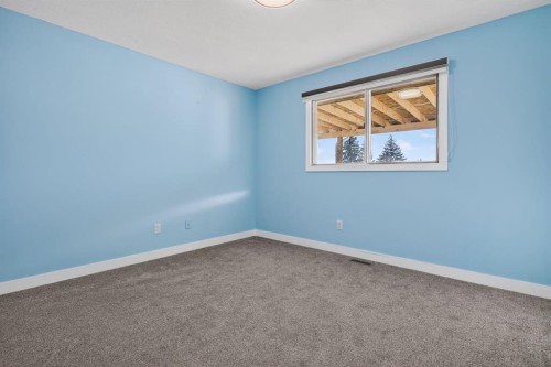 255 Rundleridge Drive Ne, Calgary, AB - Indoor Photo Showing Other Room