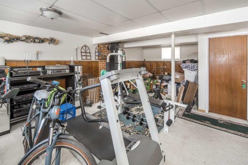 4012 Varsity Drive Nw, Calgary, AB - Indoor Photo Showing Gym Room