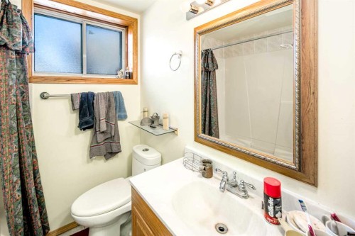 4012 Varsity Drive Nw, Calgary, AB - Indoor Photo Showing Bathroom