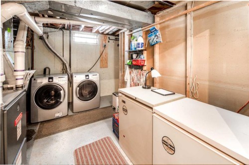 4012 Varsity Drive Nw, Calgary, AB - Indoor Photo Showing Laundry Room