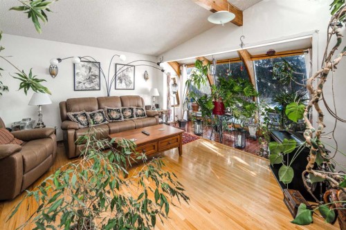 4012 Varsity Drive Nw, Calgary, AB - Indoor Photo Showing Other Room