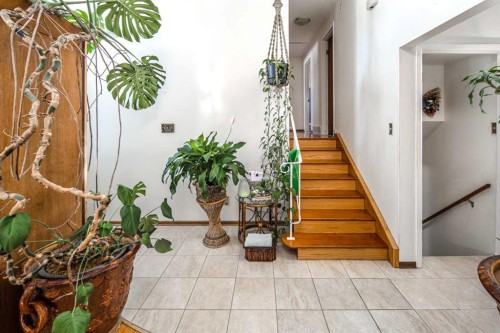 4012 Varsity Drive Nw, Calgary, AB - Indoor Photo Showing Other Room