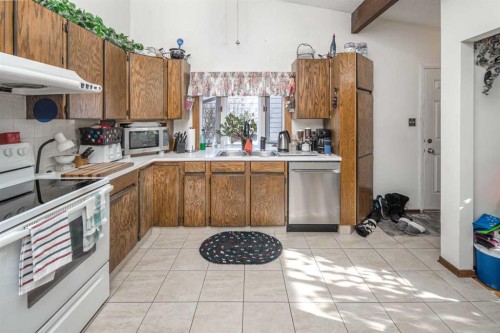 4012 Varsity Drive Nw, Calgary, AB - Indoor Photo Showing Kitchen With Double Sink