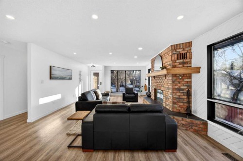 7103 Bow Crescent Nw, Calgary, AB - Indoor Photo Showing Living Room With Fireplace