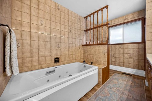7103 Bow Crescent Nw, Calgary, AB - Indoor Photo Showing Bathroom