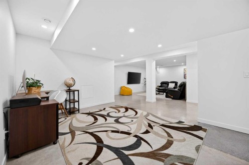 7103 Bow Crescent Nw, Calgary, AB - Indoor Photo Showing Other Room
